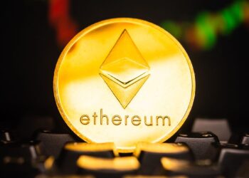 Crypto Alerts Noticias Altcoins Ethereum sube un 7% impulsado por compras de ballenas